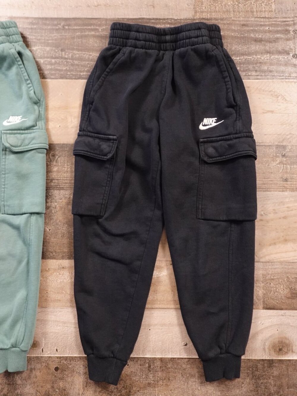 Nike Sportswear Club Fleece Cargo Joggers Kids Small Green Black Lot 2 - Picture 5 of 14